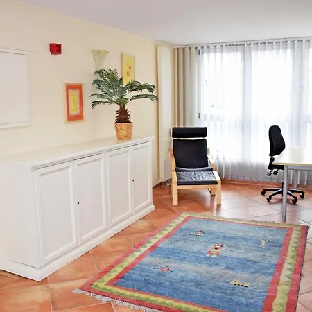 Mit Balkon Und Stran *