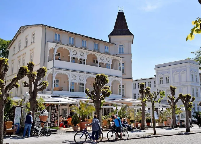 Mit Balkon Und Stran